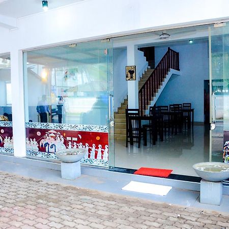 Yoho Beach Glory Hotel Негомбо Екстериор снимка