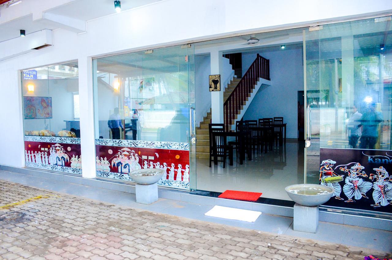 Yoho Beach Glory Hotel Негомбо Екстериор снимка