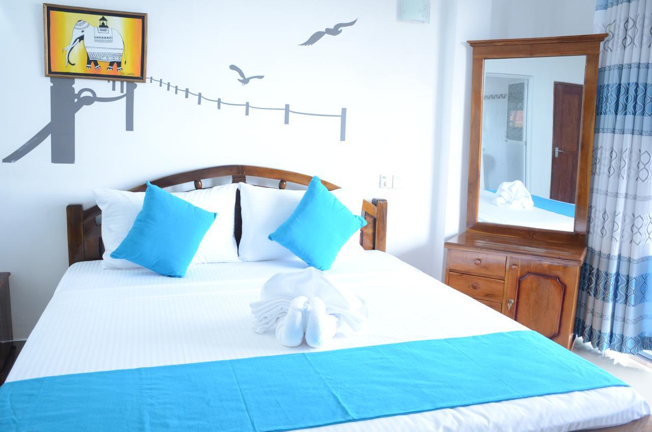 Yoho Beach Glory Hotel Негомбо Екстериор снимка