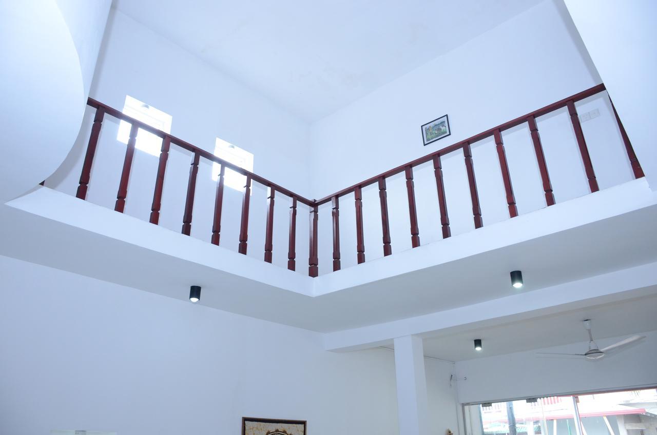 Yoho Beach Glory Hotel Негомбо Екстериор снимка