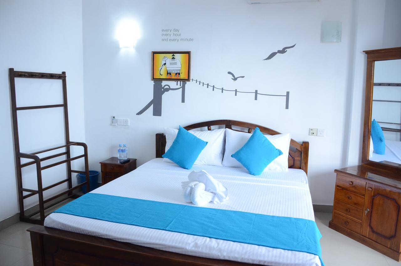 Yoho Beach Glory Hotel Негомбо Екстериор снимка