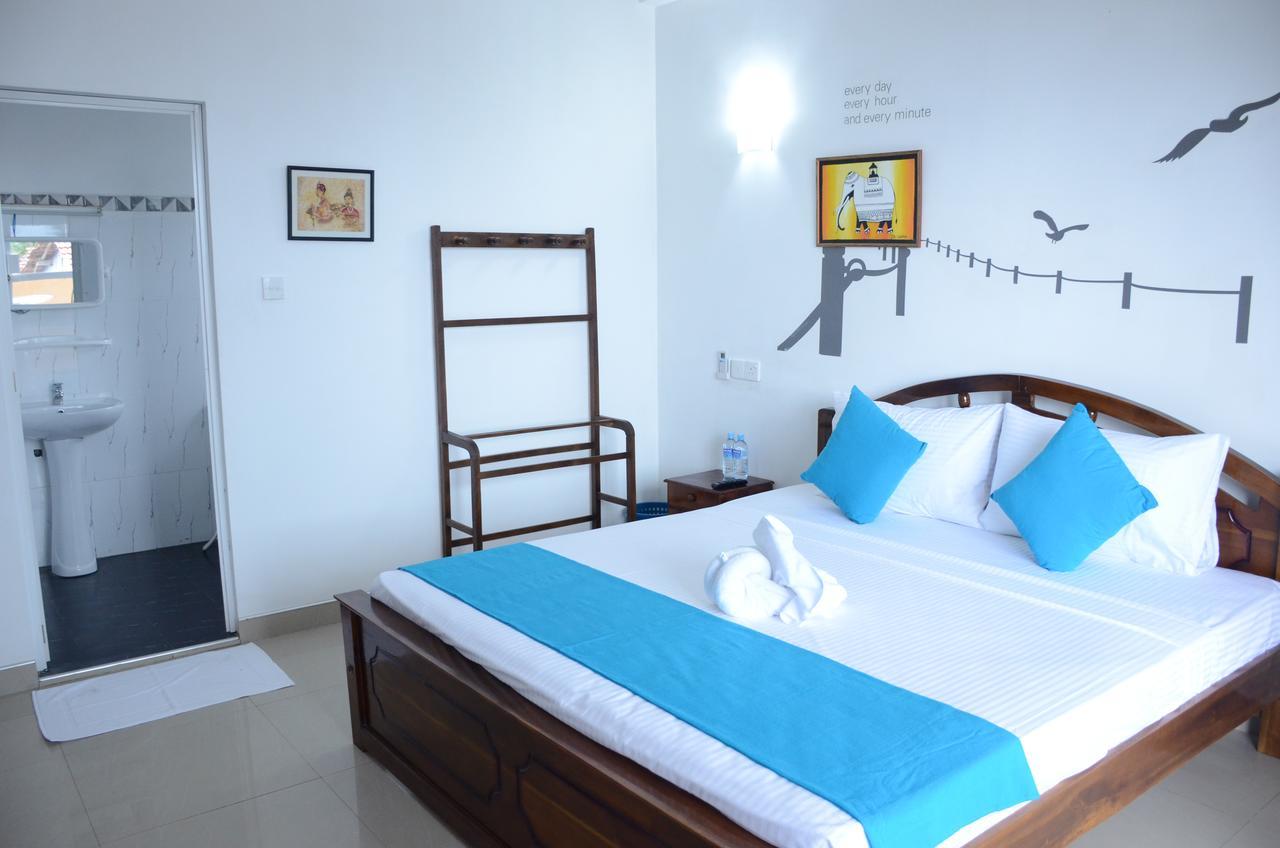 Yoho Beach Glory Hotel Негомбо Екстериор снимка