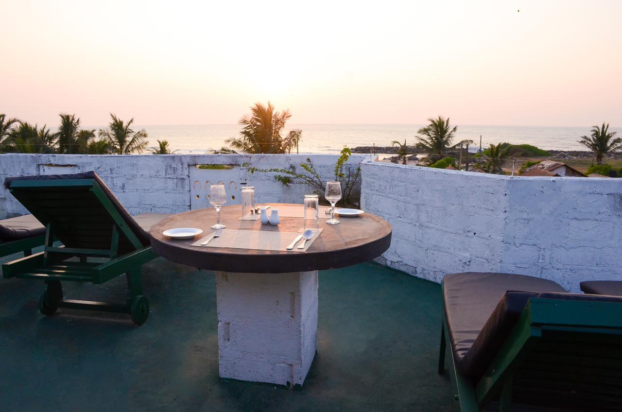 Yoho Beach Glory Hotel Негомбо Екстериор снимка