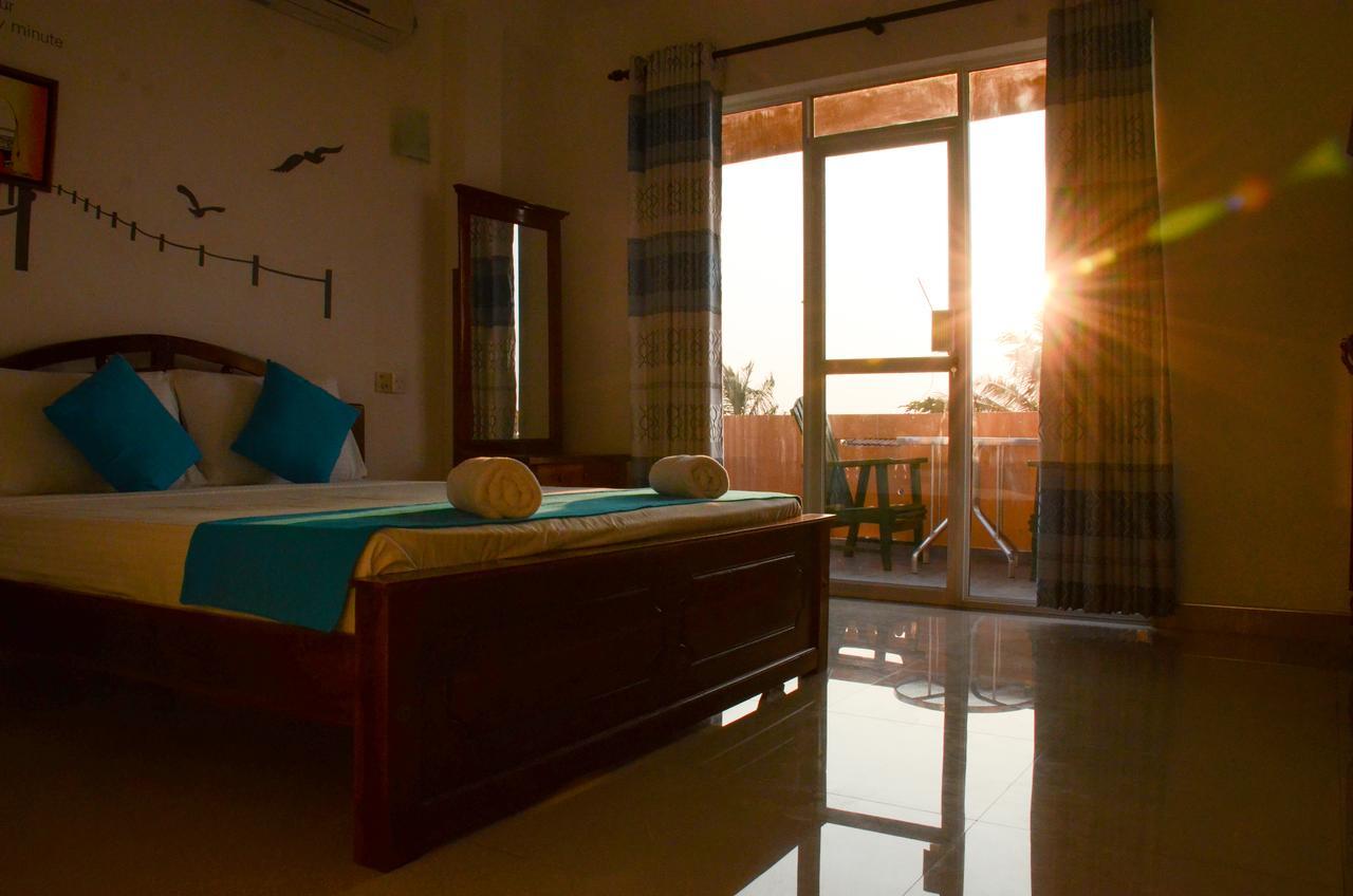 Yoho Beach Glory Hotel Негомбо Екстериор снимка