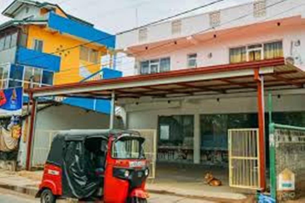 Yoho Beach Glory Hotel Негомбо Екстериор снимка